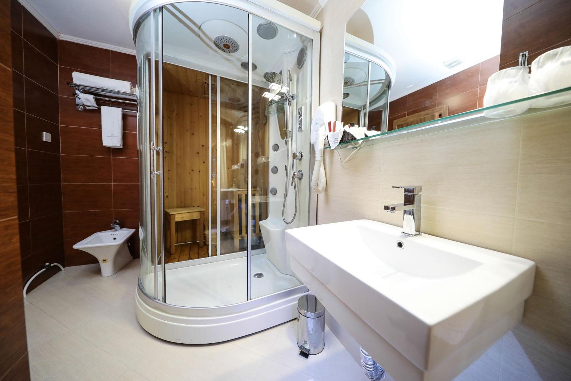 Hotel Carshia E Jupave Gjakova ภายนอก รูปภาพ