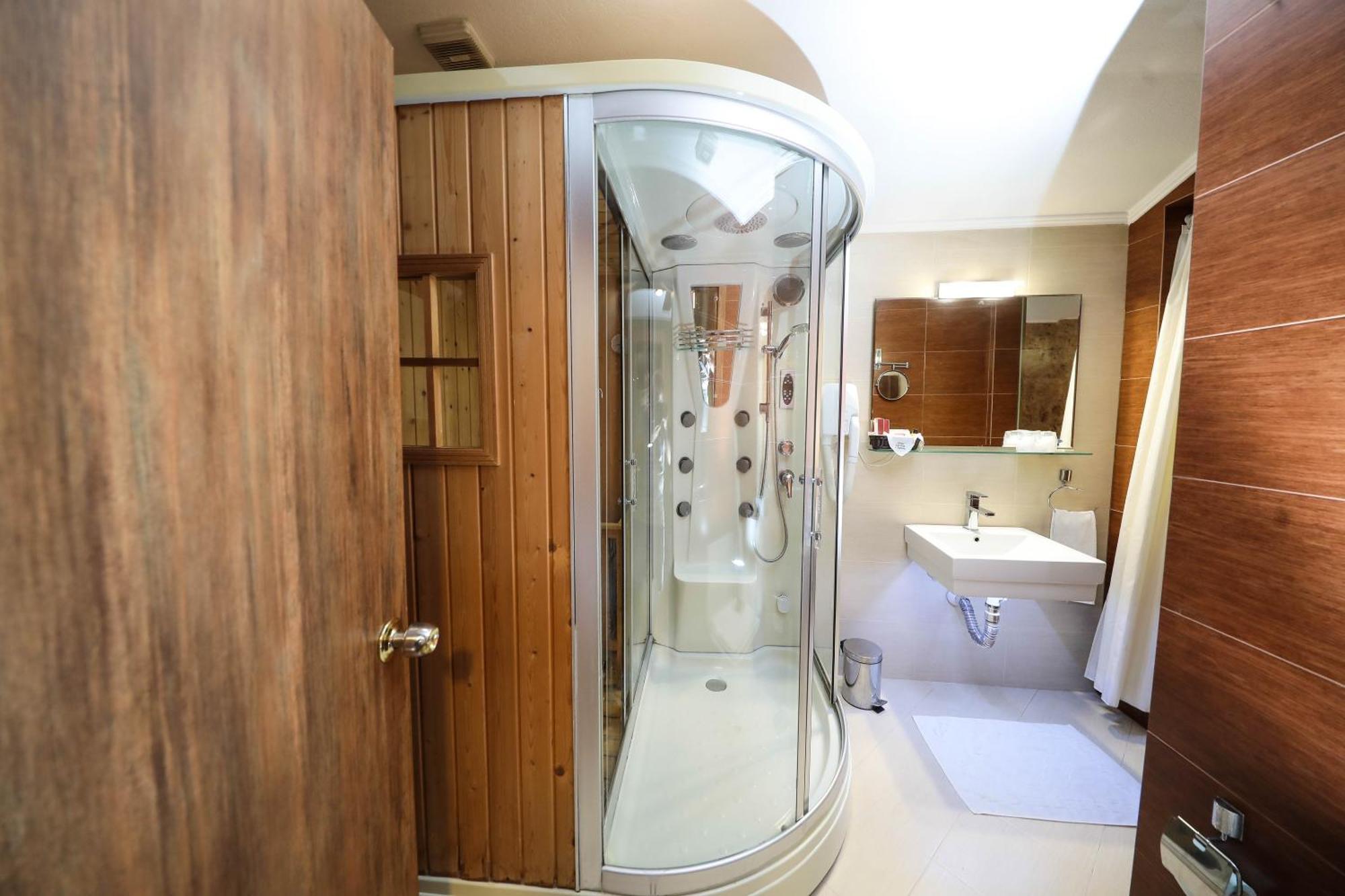Hotel Carshia E Jupave Gjakova ภายนอก รูปภาพ