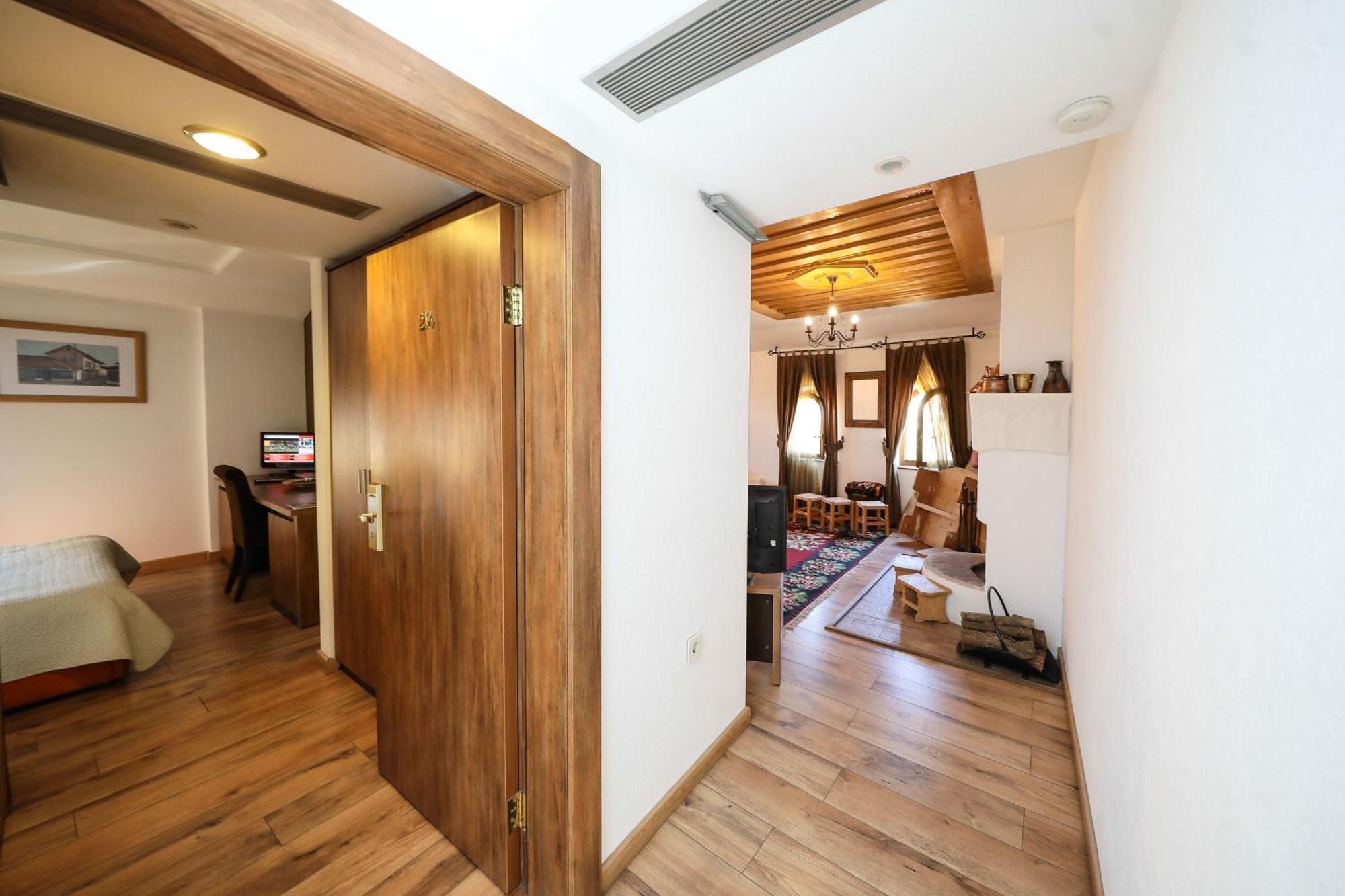 Hotel Carshia E Jupave Gjakova ภายนอก รูปภาพ