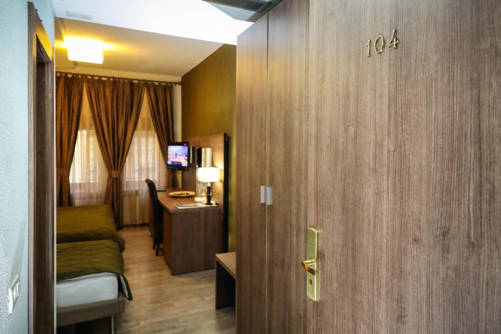 Hotel Carshia E Jupave Gjakova ภายนอก รูปภาพ