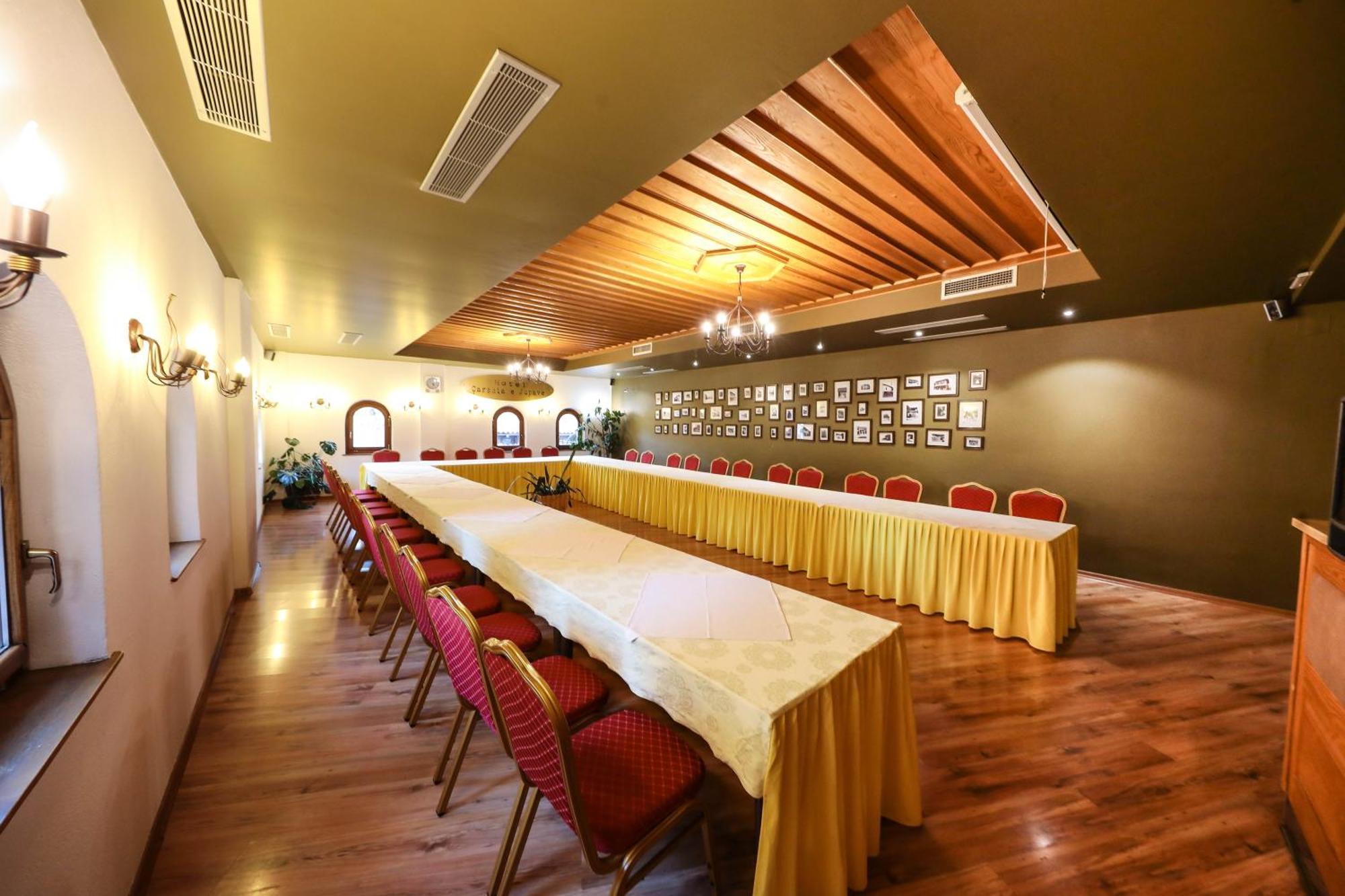 Hotel Carshia E Jupave Gjakova ภายนอก รูปภาพ