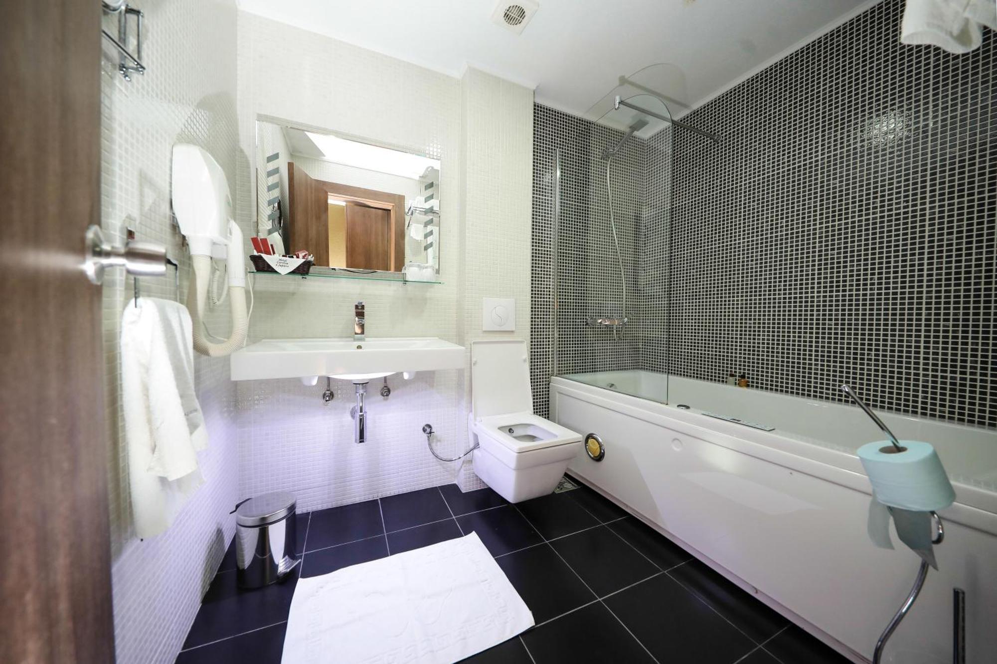 Hotel Carshia E Jupave Gjakova ภายนอก รูปภาพ