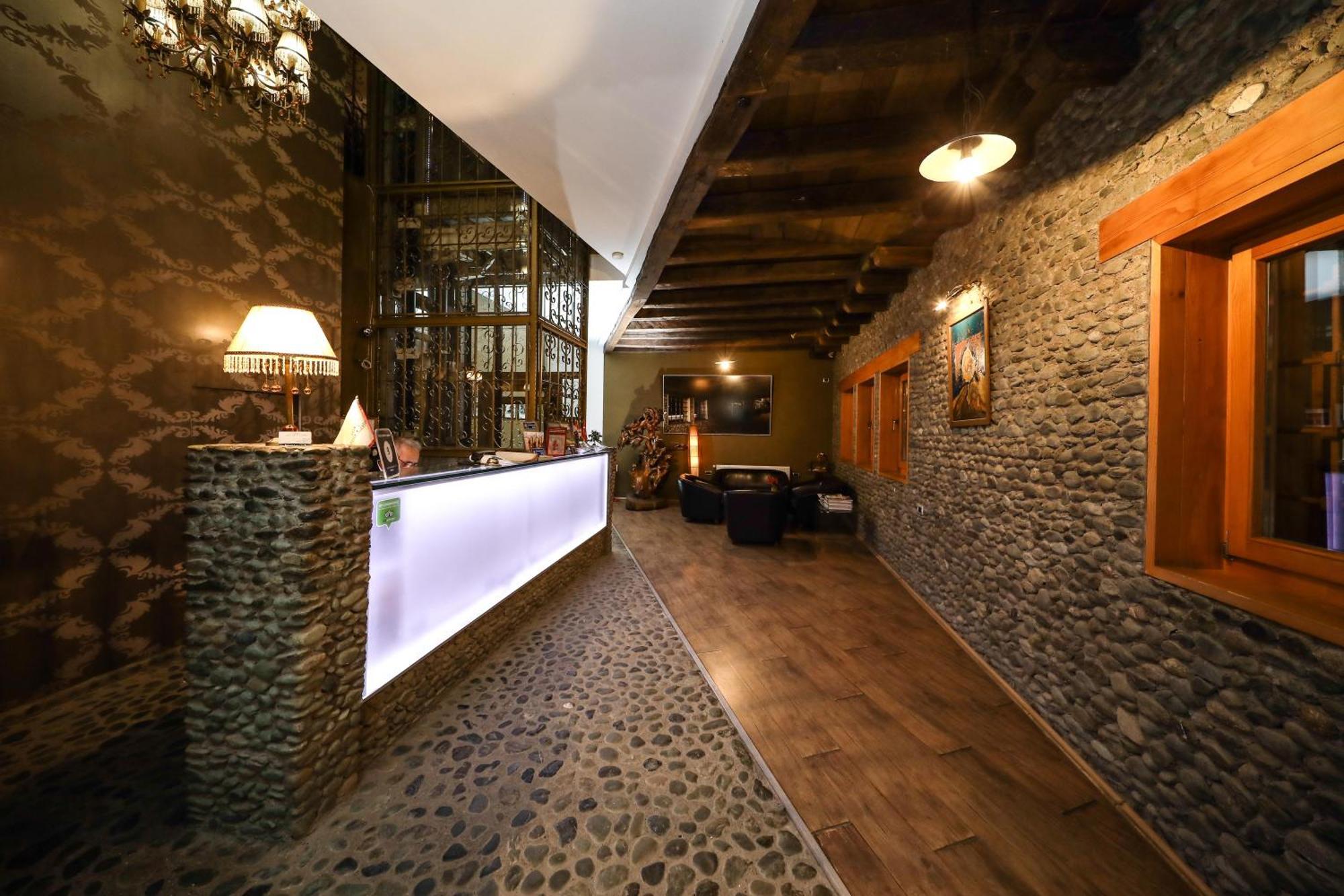 Hotel Carshia E Jupave Gjakova ภายนอก รูปภาพ