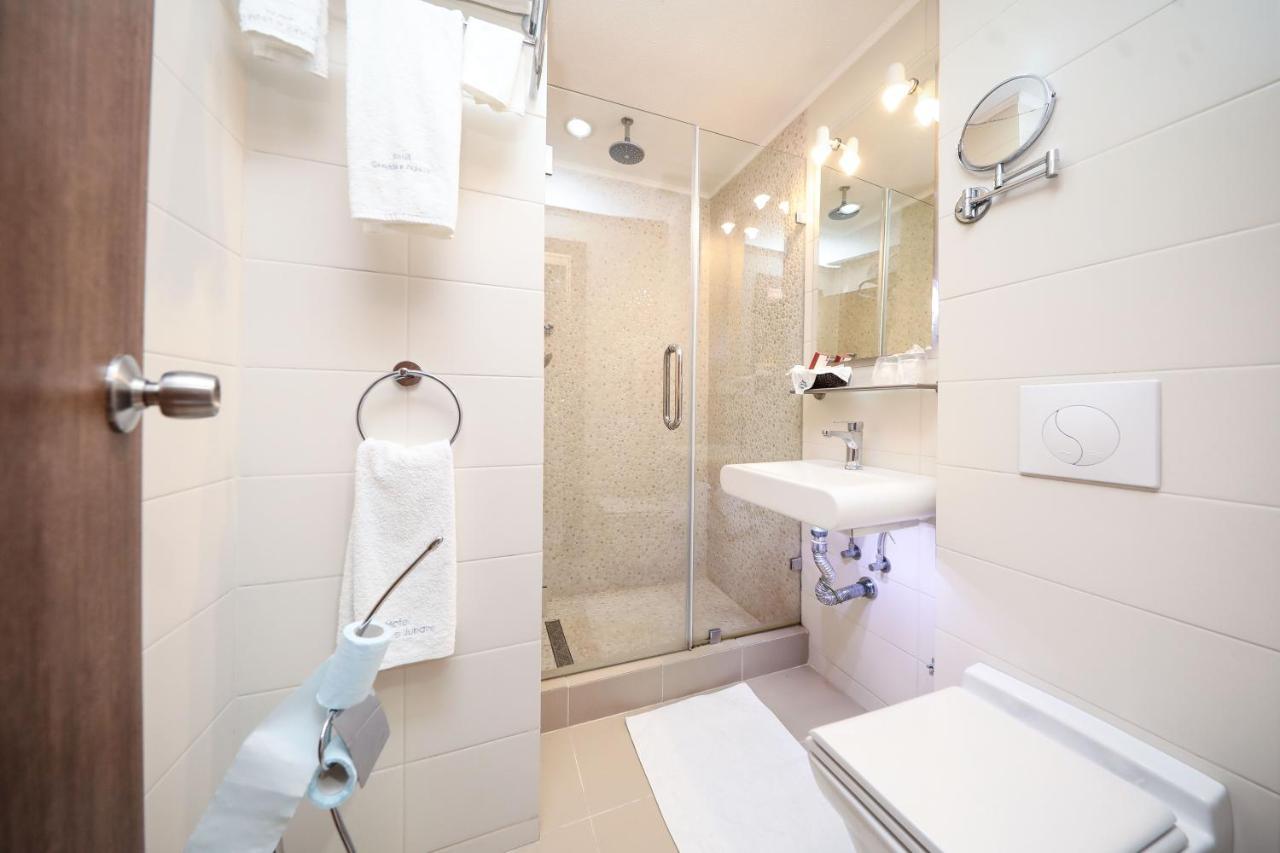 Hotel Carshia E Jupave Gjakova ภายนอก รูปภาพ